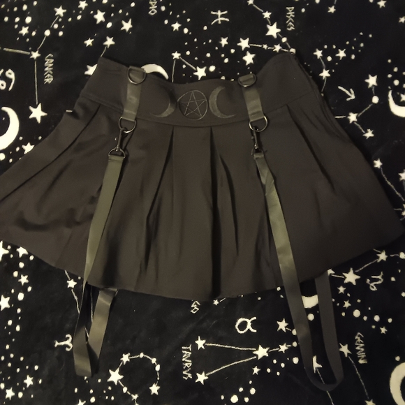 Widow Menacing Magic Pleated Skirt - Picture 1 of 2